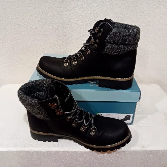 Cliffs by White Mountain - Picture 4 of 4